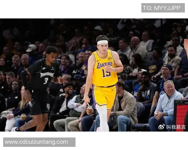 2010年11月3日灰熊与湖人激战成名球星对决引发篮球热潮